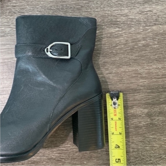 Johnston & Murphy block heel leather booties. Size 9.
Made in Brazil - Picture 8 of 13